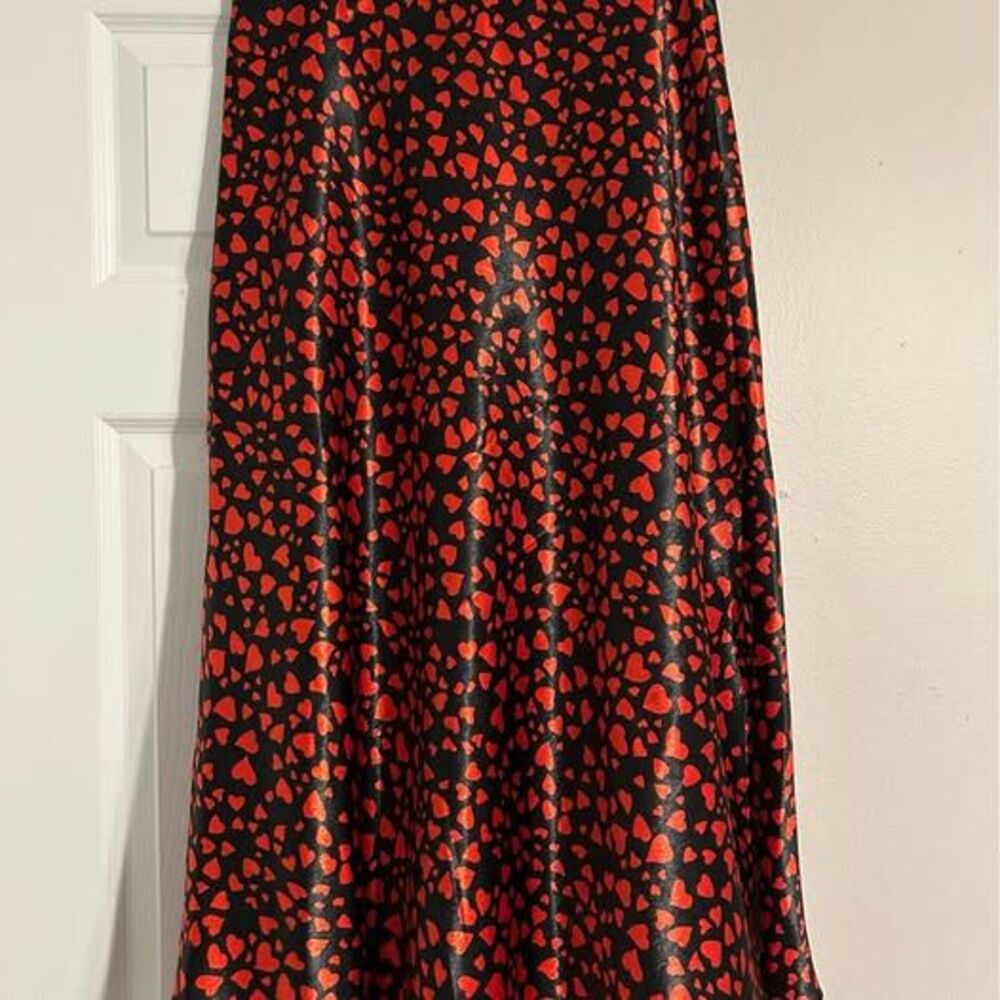 Calligraphie Women’s Small Black Red Heart Satin Midi Skirt Valentine’s Day